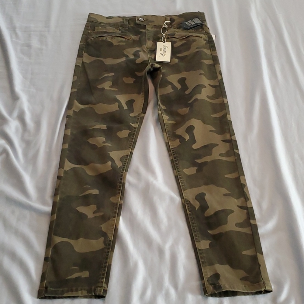 REVERY KIDS CAMO ANKLE SKINNY PANT SIZE 16